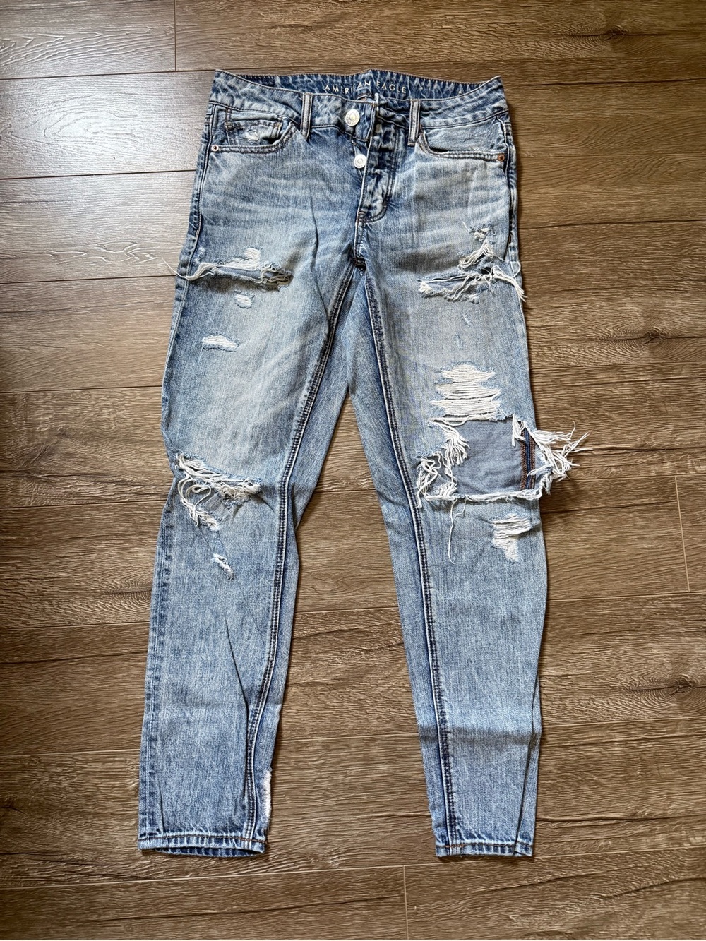 American Eagle Outfitters Light Blue Distressed Jeans
